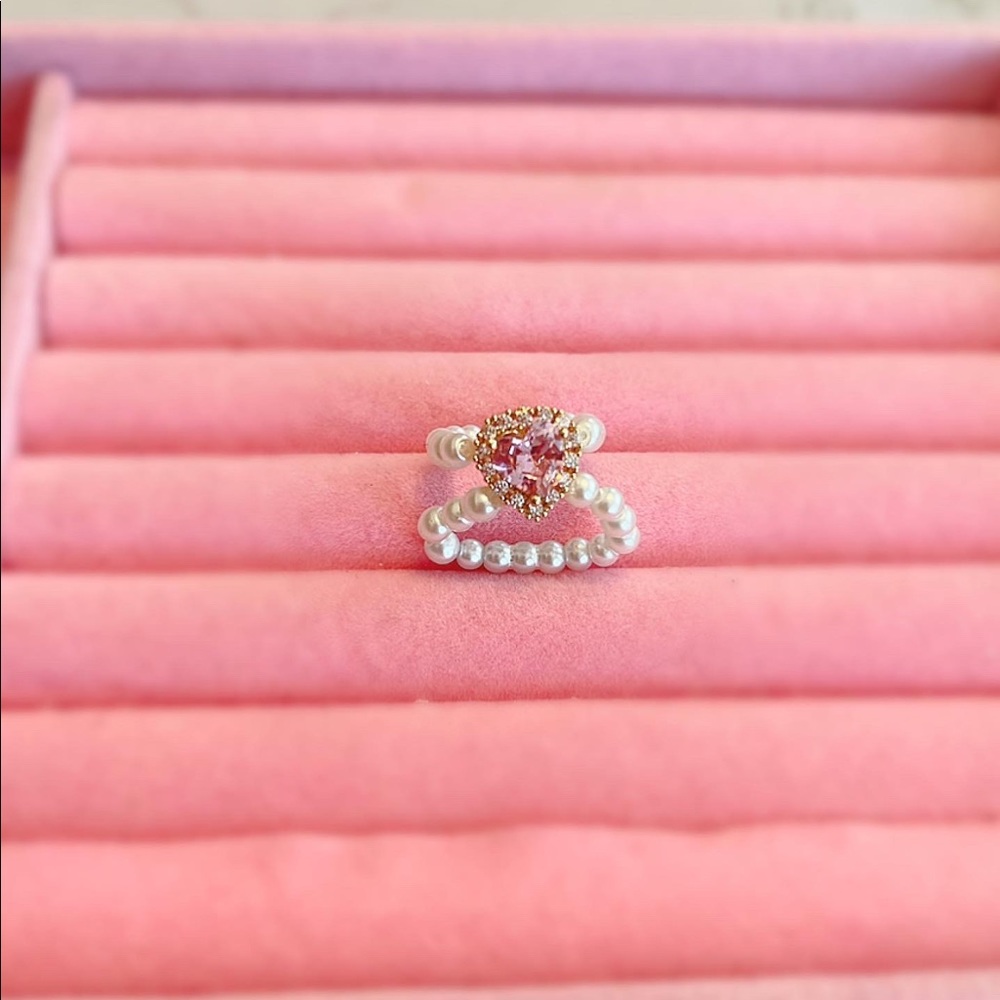 Beautiful elastic pearl ring with pink heart gem - Picture 3 of 4
